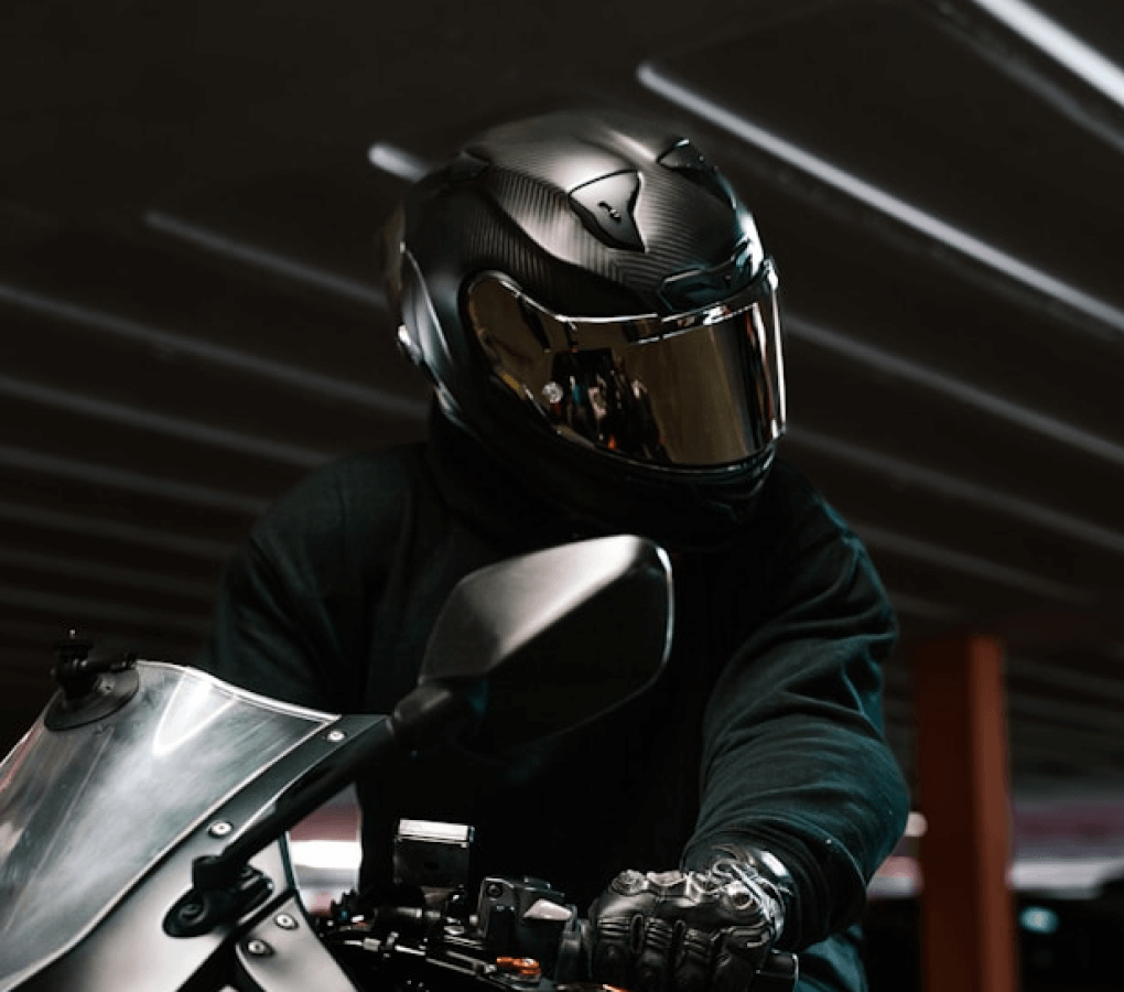 Şehir İçi Sürüşte Doğru Kask ve Mont Seçimi Nasıl Yapılır?